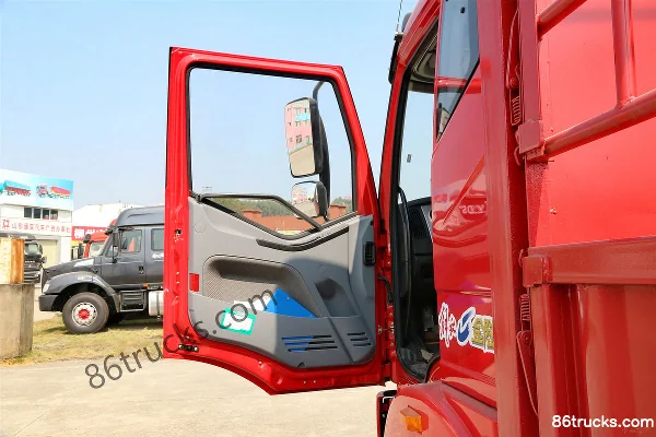 FAW Liute Jinlu Medium Truck 160 hp 4X2(6 wheels) 6.8m Grain Hauler Cargo Truck (Axle Ratio: 5.286) Cab (2) | 86Trucks