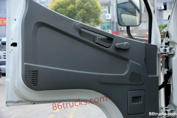 FAW Hongta FAW Jiefang Baling 107hp 4X2(6 wheels) 4.21m single-row van truck (3T rear axle) Cab (3) | 86Trucks