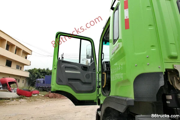 JAC Gallop A3W heavy truck 270 hp 4X2(6 wheels) port tractor truck Cab (1) | 86Trucks