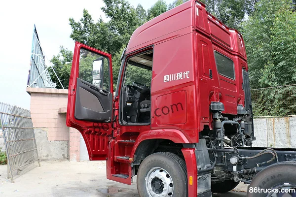 Sichuan Hyundai Chuanghu XCIENT heavy truck 410 hp 8X4(12 wheels) 9.3m double-row cargo truck chassis Cab (1) | 86Trucks