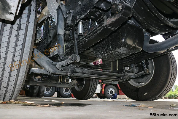 Sichuan Hyundai Chuanghu XCIENT heavy truck 410 hp 8X4(12 wheels) 9.3m double-row cargo truck chassis (2) | 86Trucks
