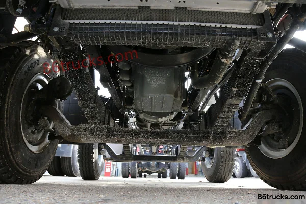 FAW Jiefang Qingdao HanV camion lourd 260 ch 6X2(8 roues) châssis de camion porteur (1) | 86Trucks