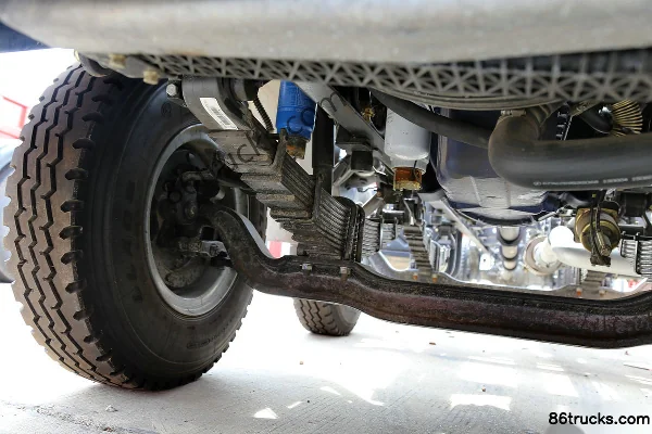 SHACMAN Delong New M3000 245 hp 6X2(8 wheels) Cargo Truck Chassis (2) | 86Trucks