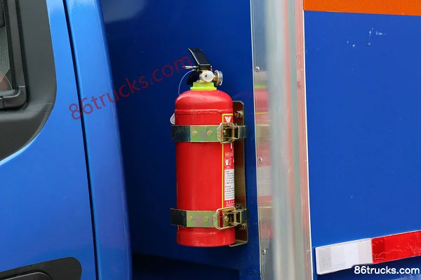 JAC Junling 120hp 4X2(6 wheels) explosive material transport truck (blue) Body (2) | 86Trucks