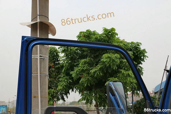 JAC Junling 120hp 4X2(6 wheels) explosive material transport truck (blue) Cab (3) | 86Trucks