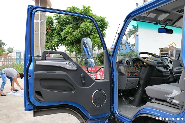 JAC Junling 120hp 4X2(6 wheels) explosive material transport truck (blue) Cab (2) | 86Trucks