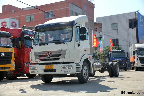 Sinotruk Hohan J5G medium truck 180hp 4X2(6 wheels) cargo truck chassis Exterior (3) | 86Trucks