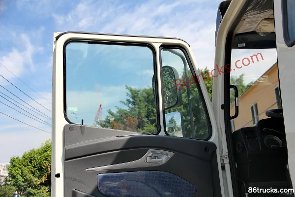 Sinotruk Hohan J5G medium truck 180hp 4X2(6 wheels) cargo truck chassis Cab (2) | 86Trucks