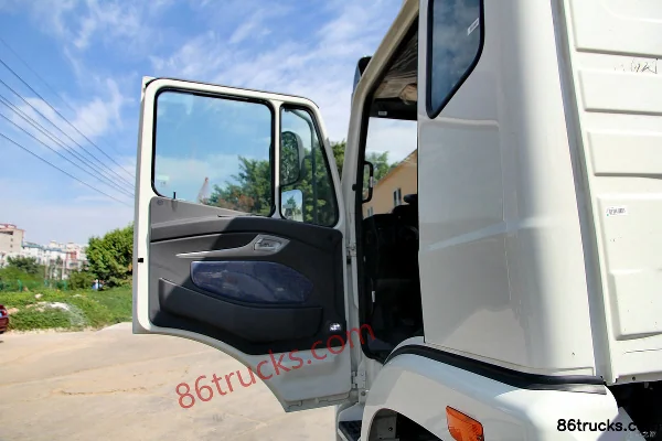 Sinotruk Hohan J5G medium truck 180hp 4X2(6 wheels) cargo truck chassis Cab (1) | 86Trucks
