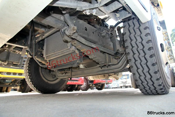 Sinotruk Hohan J5G medium truck 180hp 4X2(6 wheels) cargo truck chassis (3) | 86Trucks
