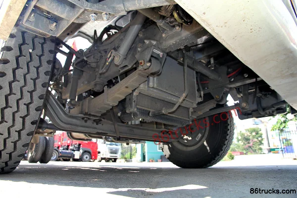 Sinotruk Hohan J5G medium truck 180hp 4X2(6 wheels) cargo truck chassis (1) | 86Trucks