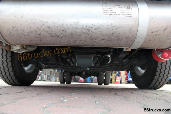 FAW Jiefang J6F 135hp 4X2(6 wheels) Explosive Transport Truck Chassis (1) | 86Trucks