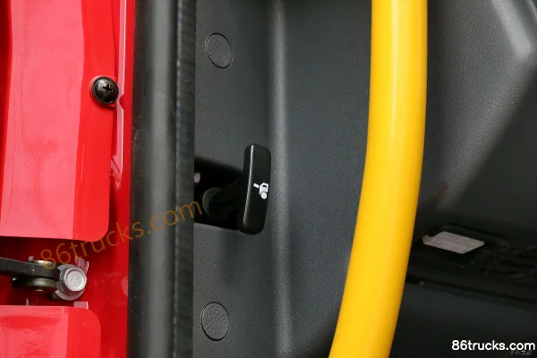 JAC Gallop K3W camion lourd version standard 375 ch 6X2(8 roues) tracteur routier Cabine (3) | 86Trucks