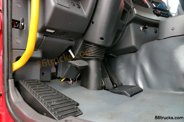 JAC Gallop K3W camion lourd version standard 375 ch 6X2(8 roues) tracteur routier Cabine (2) | 86Trucks