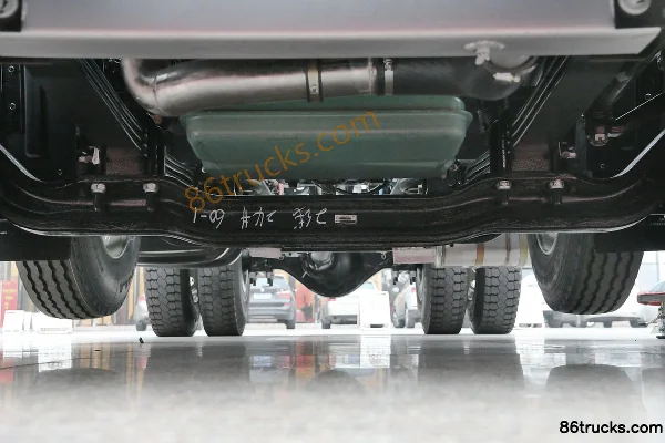 JAC Gallop K3W camion lourd version standard 375 ch 6X2(8 roues) tracteur routier Châssis (2) | 86Trucks