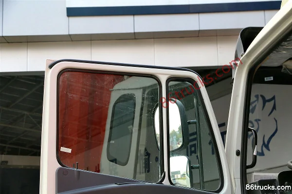 Sinotruk Haohan J5G camion porteur 180 ch 4X2(6 roues) châssis de camion frigorifique Cabine (2) | 86Trucks