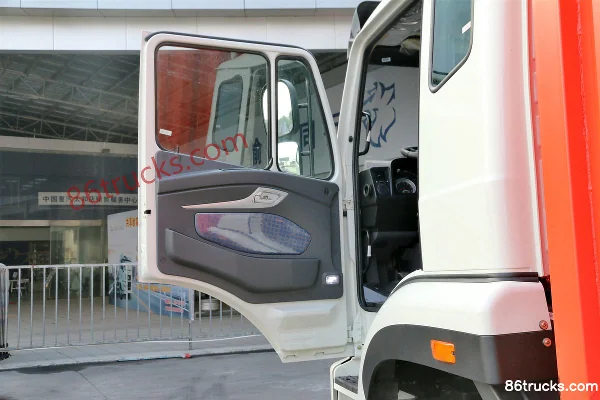 Sinotruk Haohan J5G camion porteur 180 ch 4X2(6 roues) châssis de camion frigorifique Cabine (1) | 86Trucks