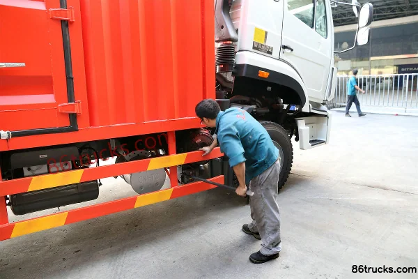 Sinotruk Haohan J5G camion porteur 180 ch 4X2(6 roues) châssis de camion frigorifique Carrosserie (1) | 86Trucks