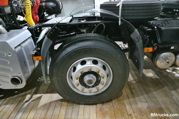 FAW Jiefang J6P Heavy Truck 420 hp 6X2(8 wheels) Tractor Truck Chassis (2) | 86Trucks