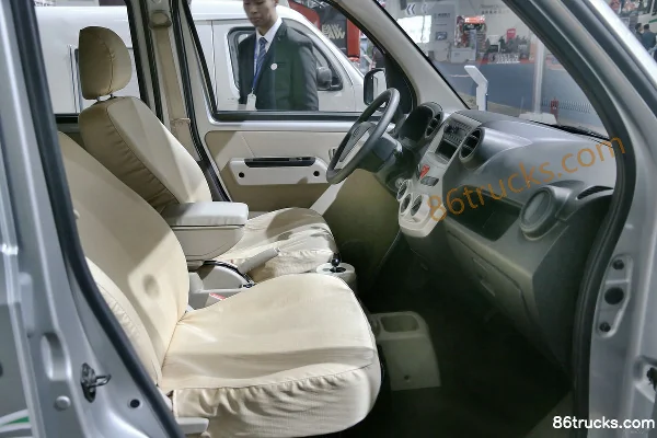 FAW Jiefang Jiabao 102 hp Enclosed Van Truck Cab (1) | 86Trucks