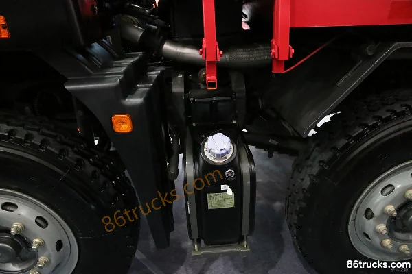 Sinotruk Hohan J7B 310 hp 8X4(12 wheels) dump truck chassis (3) | 86Trucks