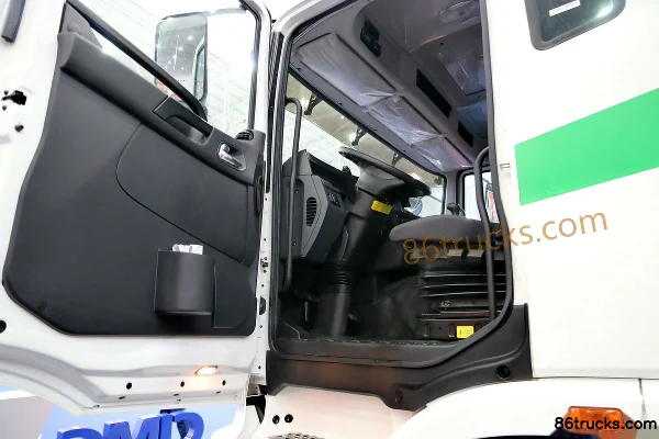 Union Truck U340 340 ch 8X4(12 roues) camion benne (empattement court) (camion à gravats urbain) Cabine (1) | 86Trucks