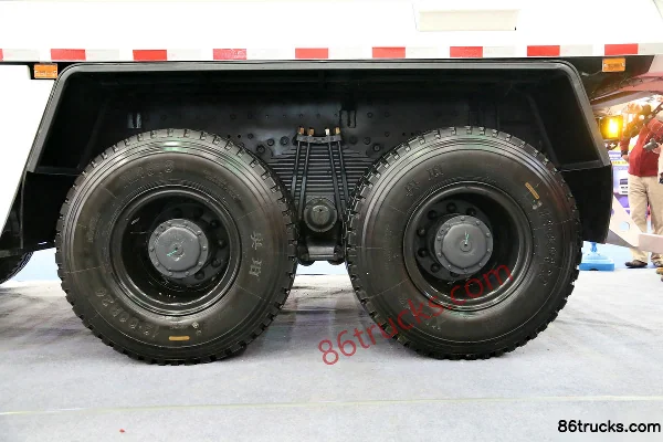 Union Truck U340 340 ch 8X4(12 roues) camion benne (empattement court) (camion à gravats urbain) Châssis (3) | 86Trucks