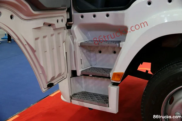 SHACMAN Delong X3000 Lightweight Edition 350hp 6X2(8 wheels) 9.5m Van Cargo Truck (China VI) Cab (2) | 86Trucks