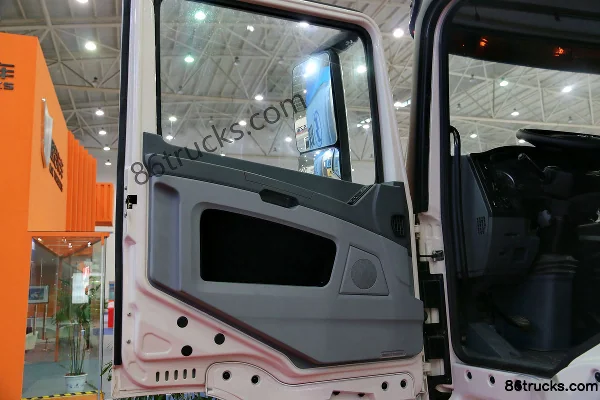 SHACMAN Delong X3000 Lightweight Edition 350hp 6X2(8 wheels) 9.5m Van Cargo Truck (China VI) Cab (1) | 86Trucks