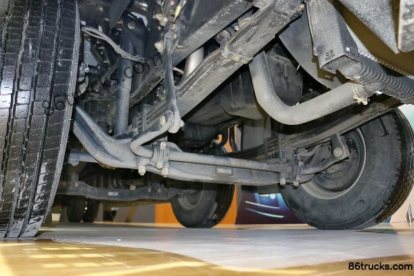 Dongfeng Teshang 270 ch 6X2(8 roues) 9.6 m camion porteur fourgon (EQ5208XXYL) Châssis (3) | 86Trucks