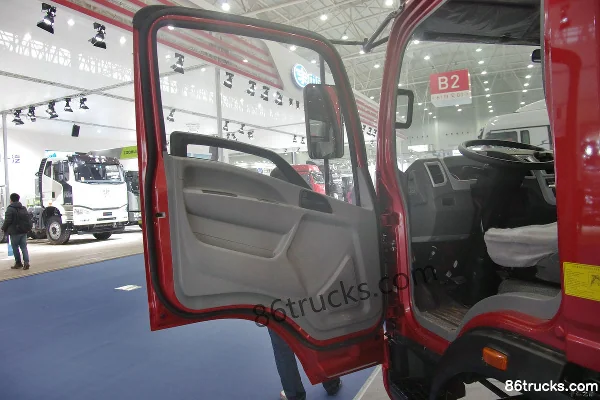 Sinotruk HOWO Tongshuai 141 ch 4X2(6 roues) châssis de camion léger cabine simple empattement 3360 (1) | 86Trucks