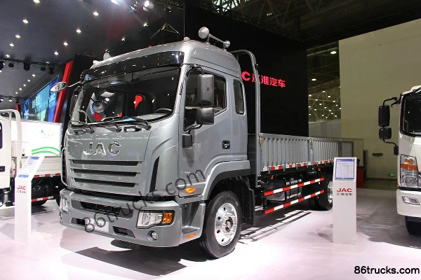 JAC Gallop K6L II Medium Truck 220 hp 4X2(6 wheels) 6.2m Day Cab Flatbed Cargo Truck Exterior (3) | 86Trucks