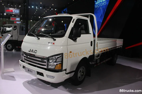 JAC Kangling 33 116 ch 4X2(6 roues) camion léger à ridelles cabine simple 4,18 m Extérieur (3) | 86Trucks
