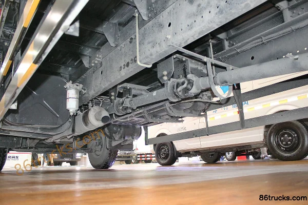 Dongfeng Duolika D9 camion moyen 170 ch 4X2(6 roues) camion porteur plateau Cabine (2) | 86Trucks