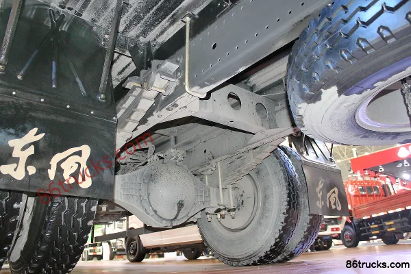 Dongfeng Duolika D9 camion moyen 170 ch 4X2(6 roues) camion porteur plateau Cabine (1) | 86Trucks