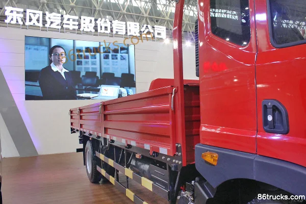 Dongfeng Duolika D9 camion moyen 170 ch 4X2(6 roues) camion porteur plateau Châssis (1) | 86Trucks