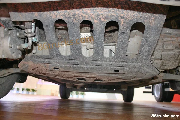 Dongfeng Yufeng 136hp 4X2(6 wheels) Refrigerated Truck Chassis (1) | 86Trucks