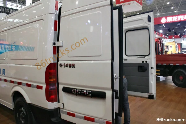 Dongfeng Yufeng 136hp 4X2(6 wheels) Refrigerated Truck Body (1) | 86Trucks