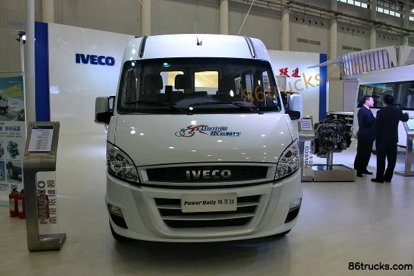 IVECO Power Daily Édition Prestige A32 127 ch double cabine fourgon fermé Extérieur (2) | 86Trucks