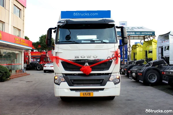 Sinotruk HOWO T7H Heavy Truck 440hp 6X2R Tractor Truck (Retarder) Exterior (2) | 86Trucks
