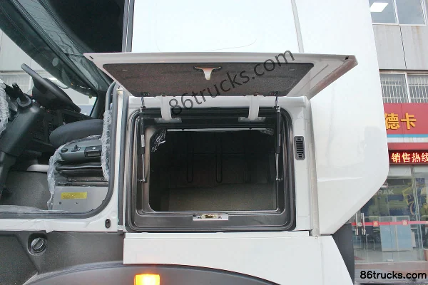 Sinotruk HOWO T7H Heavy Truck 440hp 6X2R Tractor Truck (Retarder) Cab (3) | 86Trucks