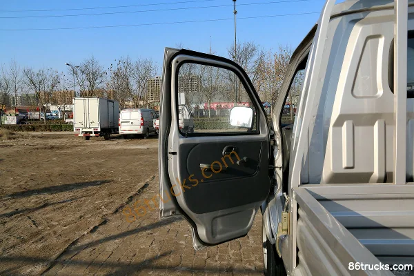 Changan Kuayue New Leopard II 1.2L 88hp 4X2(6 wheels) 2.85m single-row flatbed mini truck Cab (2) | 86Trucks