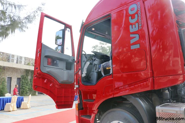 SAIC Hongyan Genlyon C100 Heavy Truck Changtu Version 480 hp 6X4(10 wheels) Tractor Truck (Axle Ratio: 4.875) Cab (1) | 86Trucks