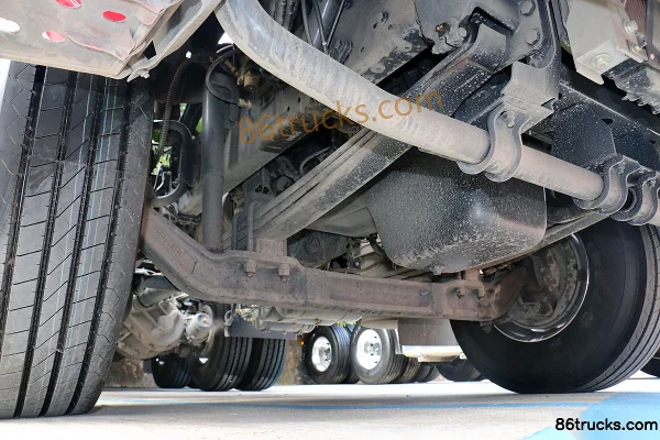 SAIC Hongyan Genlyon C100 Heavy Truck Changtu Version 480 hp 6X4(10 wheels) Tractor Truck (Axle Ratio: 4.875) Chassis (3) | 86Trucks