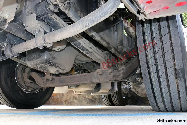SAIC Hongyan Genlyon C100 Heavy Truck Changtu Version 480 hp 6X4(10 wheels) Tractor Truck (Axle Ratio: 4.875) Chassis (2) | 86Trucks