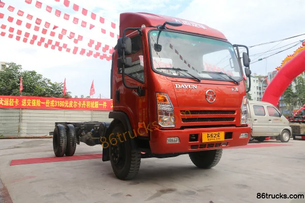 Dayun Aopuli 137 hp 4X2(6 wheels) 3.28m semi-sleeper van light truck Exterior