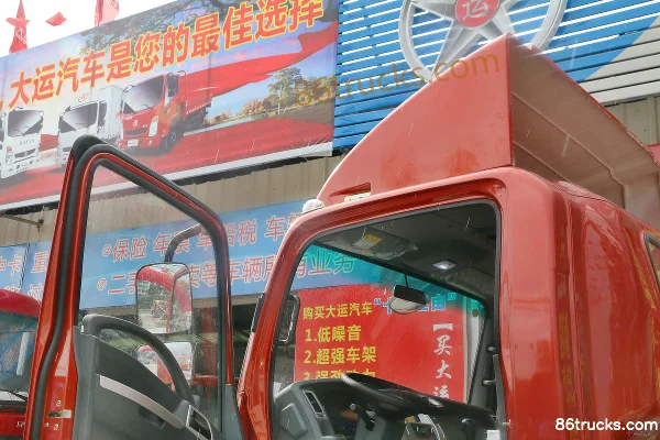 Dayun Aopuli 137 hp 4X2(6 wheels) 3.28m semi-sleeper van light truck Cab (2) | 86Trucks