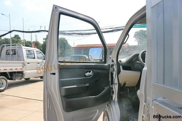 Changan Kuayue New Leopard King 1.4L 85hp 4X2(6 wheels) 3.4m single-row stake mini truck Cab (3) | 86Trucks