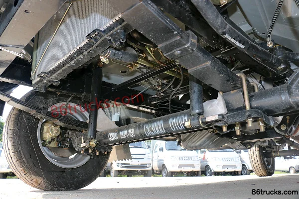 Changan Kuayue New Leopard King 1.4L 85hp 4X2(6 wheels) 3.4m single-row stake mini truck Chassis (3) | 86Trucks
