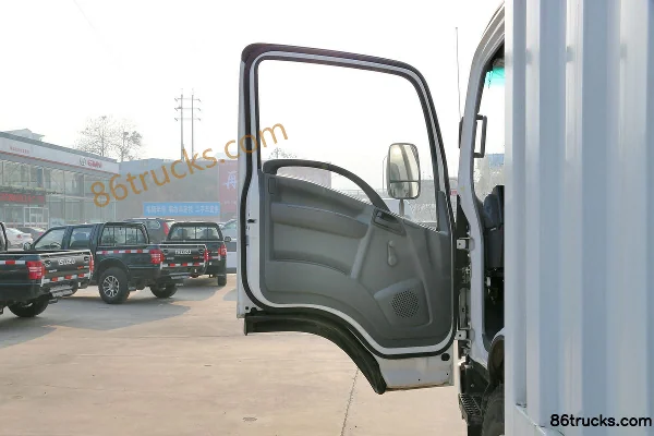 Qingling Isuzu 700P series medium truck composite version 189 hp 4X2(6 wheels) 7m van cargo truck Cab (2) | 86Trucks